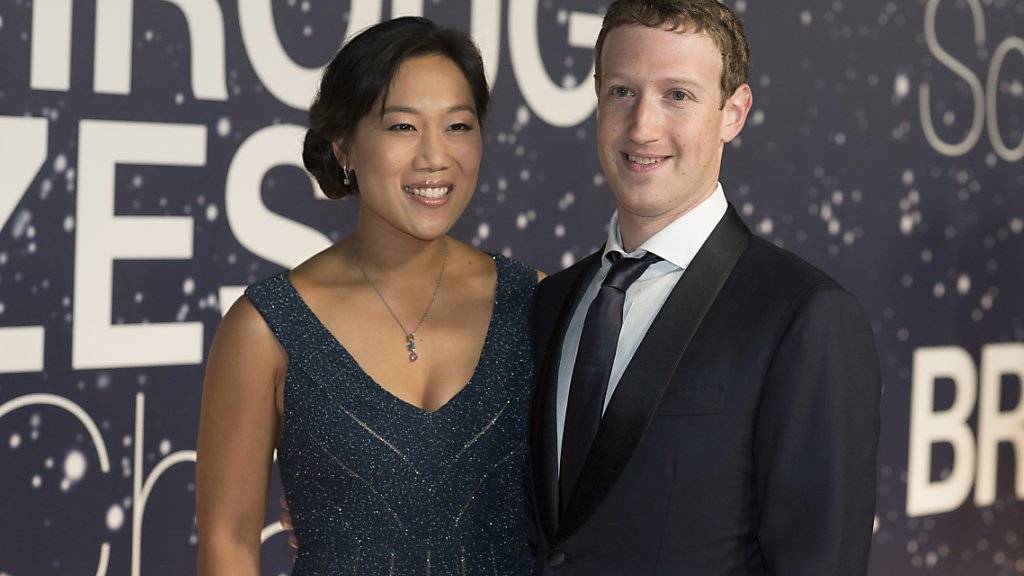 Priscilla Chan und Mark Zuckerberg in einer Aufnahme von 2014: Das Paar machte am Freitag öffentlich, dass sie nach mehreren Fehlgeburten eine Tochter erwarten. (Archivbild)