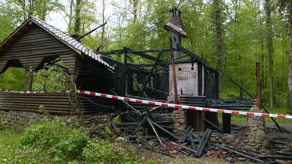 Waldhütte in Bülach niedergebrannt