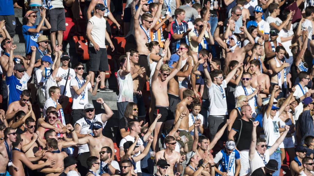 Anhänger der Grasshoppers haben am Samstag auf der Reise zu einem Auswärtsspiel für Unruhe gesorgt. (Archivbild)