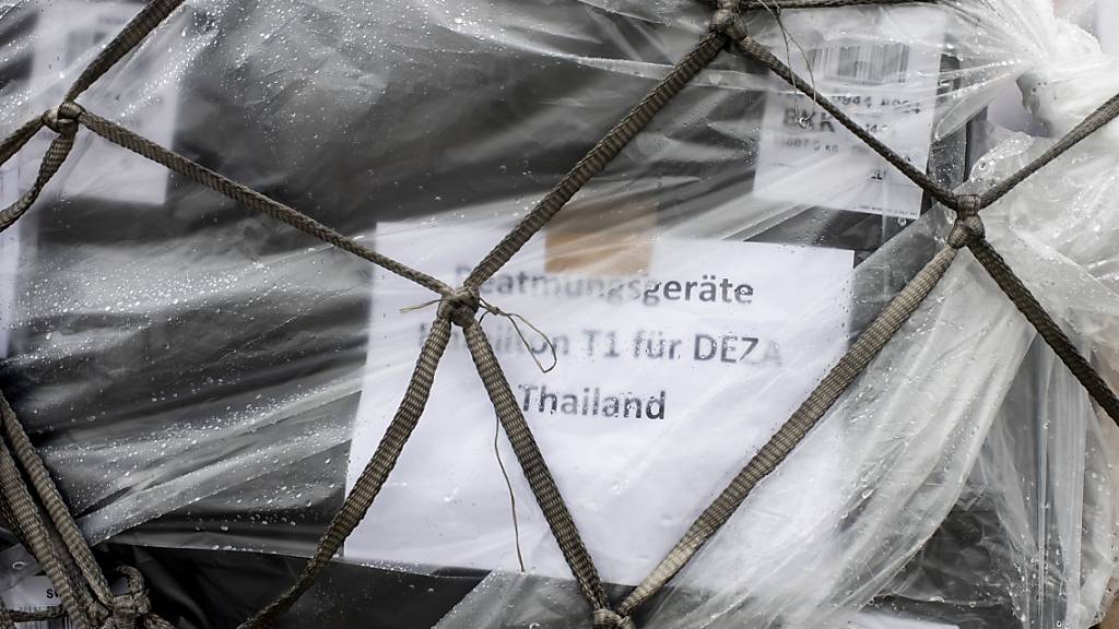 Die Humanitäre Hilfe des Bundes hat rund 100 Beatmungsgeräte und über eine Million Antigentests nach Bangkok geschickt.