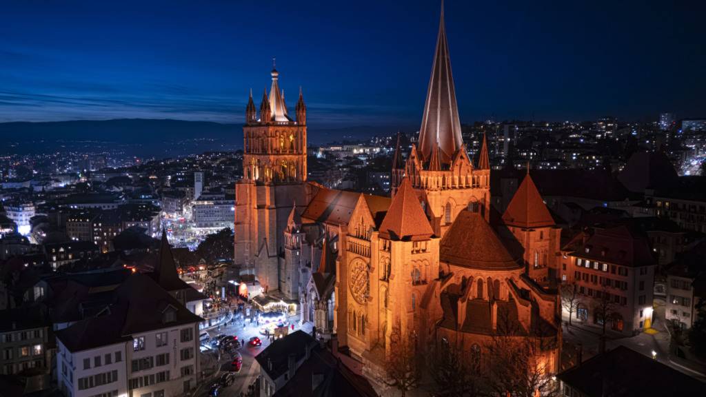 Anlässlich ihres 750-jährigen Bestehens erhält die Kathedrale von Lausanne eine neue Aussenbeleuchtung.