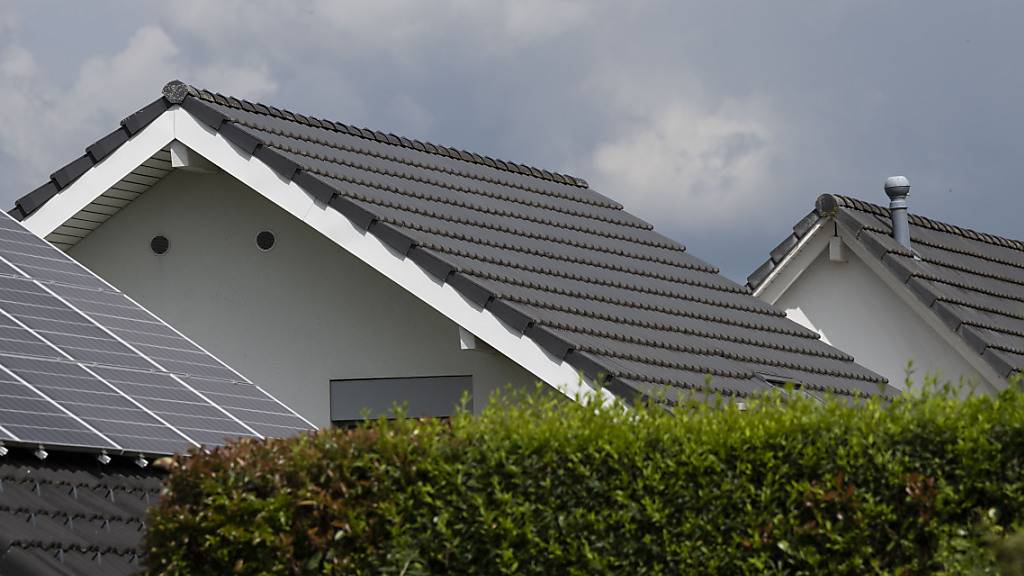 Entgegen Wohnraummangel: Zwischen Juli 2022 und Juni 2023 waren 11 Prozent mehr Einfamilienhäuser ausgeschrieben als im Vorjahr. Die Unterschiede zwischen den Regionen innerhalb der Schweiz sind aber gross. (Archivbild)