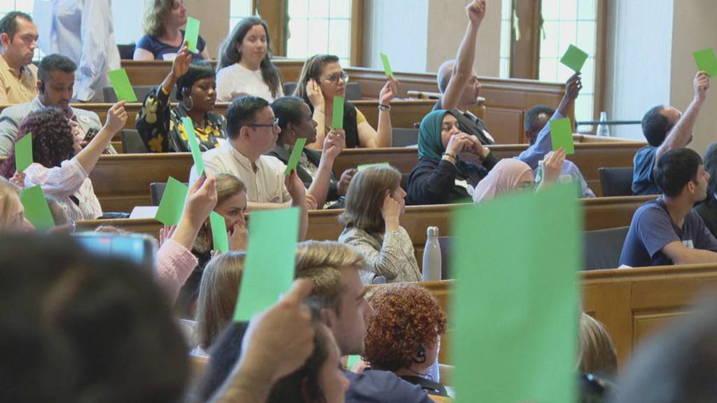 Schweizer Flüchtlingsparlament tagt im Berner Rathaus