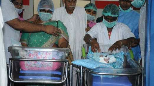 73-jährige Frau in Indien bringt Zwillinge zur Welt