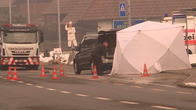 Fahrerflucht nach grausigem Verkehrsunfall in Wikon