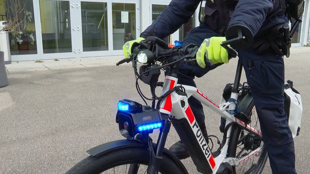 Blaulicht und Sirene: So funktionieren die neuen Polizei-E-Bikes der Stadtpolizei Zürich