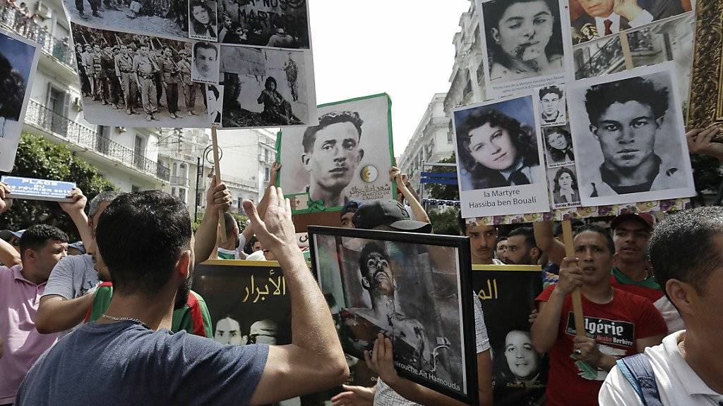 Zum 57. Jahrestag von Algeriens Unabhängigkeit von Frankreich wurden am Freitag auch die Freiheitskämpfer des Algerienkrieges mit Sprechchören gewürdigt.