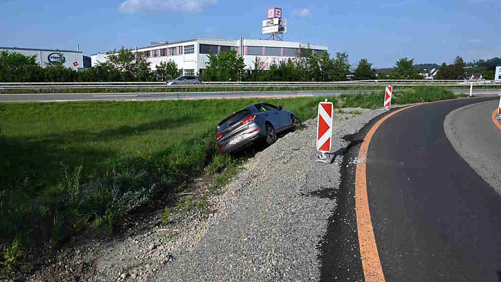Eine junge Autofahrerin hat in Oberbüren SG mit 2 Promille einen Unfall gebaut.