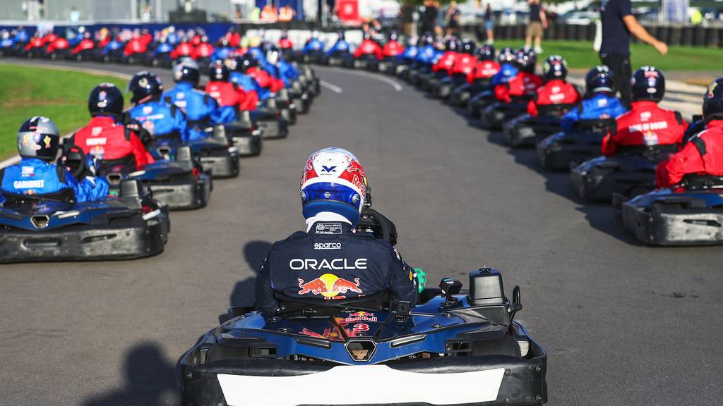 Max Verstappen überholt 100 Personen im grössten Go-Kart-Rennen der Welt