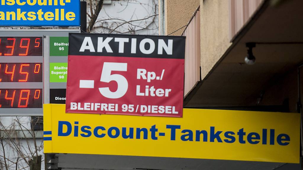 Der Bund wird keinen staatlichen Benzinpreis-Vergleichsdienst anbieten. (Archivbild)