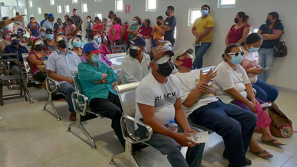 Warten auf die Operation: Augenchirurgen aus Olten SO operieren in Mexiko kostenlos Menschen, die am Grauen Star erkrankt sind.
