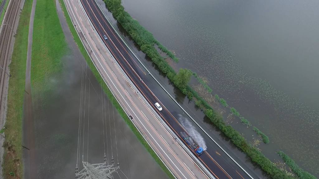 A4 teilweise gesperrt: Angespannte Hochwassersituation im Kanton Schwyz