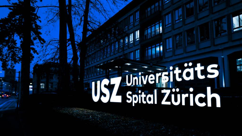 Zürcher Kantonsratsmitglieder fordern Transparenz von USZ und Kispi bei der Einführung der neuen Spitalsoftware.