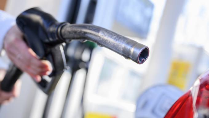 Tankstellen kassieren: Kundschaft ist bei Benzinkosten im Nachteil