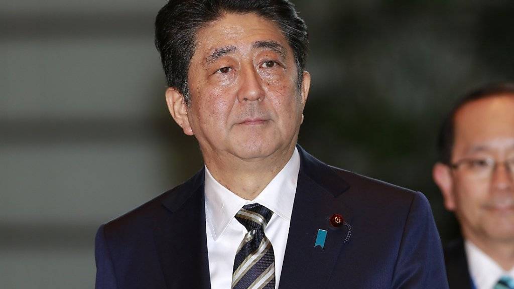 Er bleibt: Japans Premierminister Shinzo Abe wurde wiedergewählt. (Archiv)