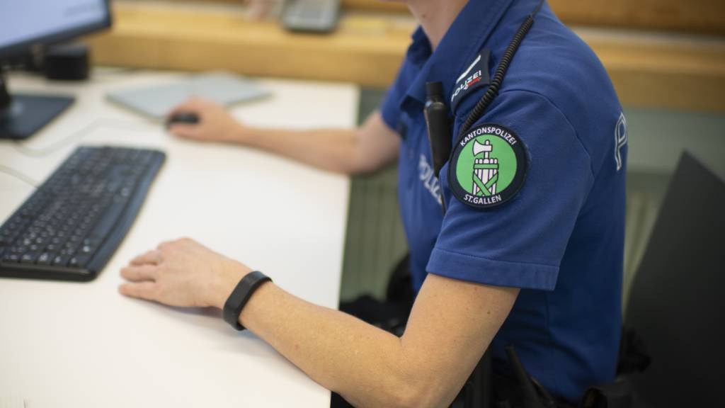 In St. Gallen soll eine vertiefte Zusammenarbeit von Stadt- und Kantonspolizei geprüft werden. (Symbolbild)