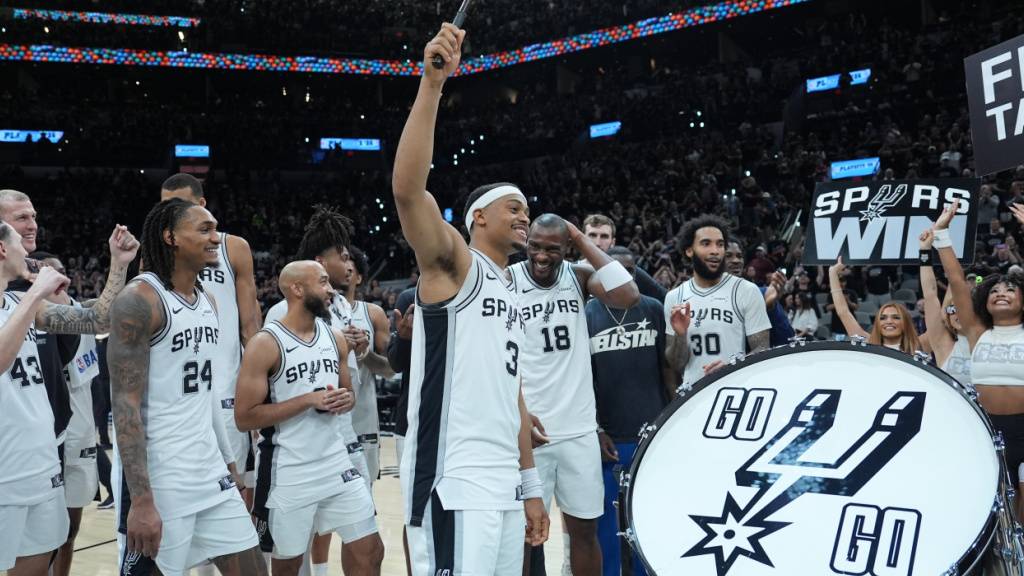 Die San Antonio Spurs feiern den Einzug in die Halbfinals der Western Conference