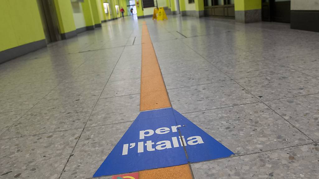 Die Schweiz und Italien haben dauerhafte Steuerregeln für Grenzgängerinnen und Grenzgänger im Homeoffice festgelegt. (Symbolbild)