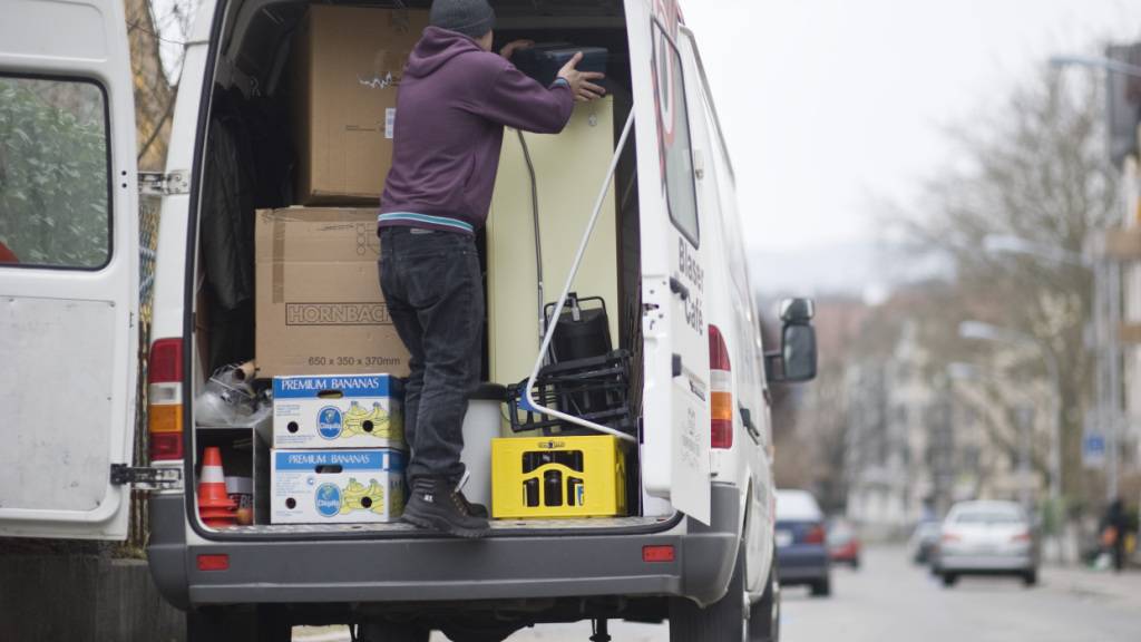 Junge Schweizerinnen und Schweizer leben länger bei den Eltern