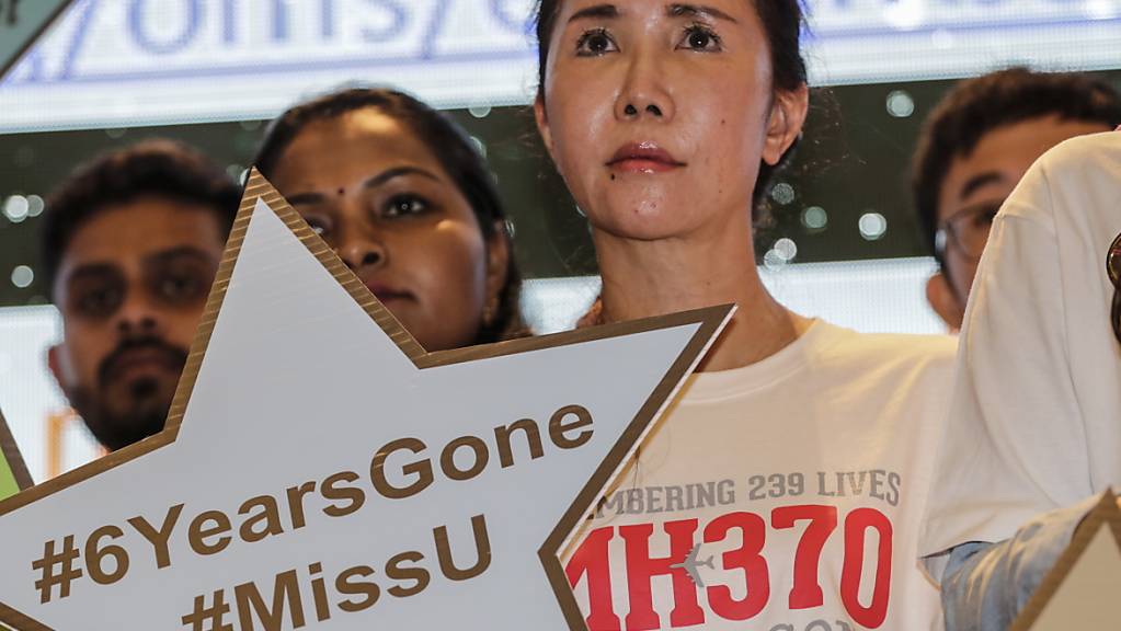 Angehörige von vermissten Passagieren des Unglückflugs MH370 der Fluggesellschaft Malaysian Airlines. (Archivbild)