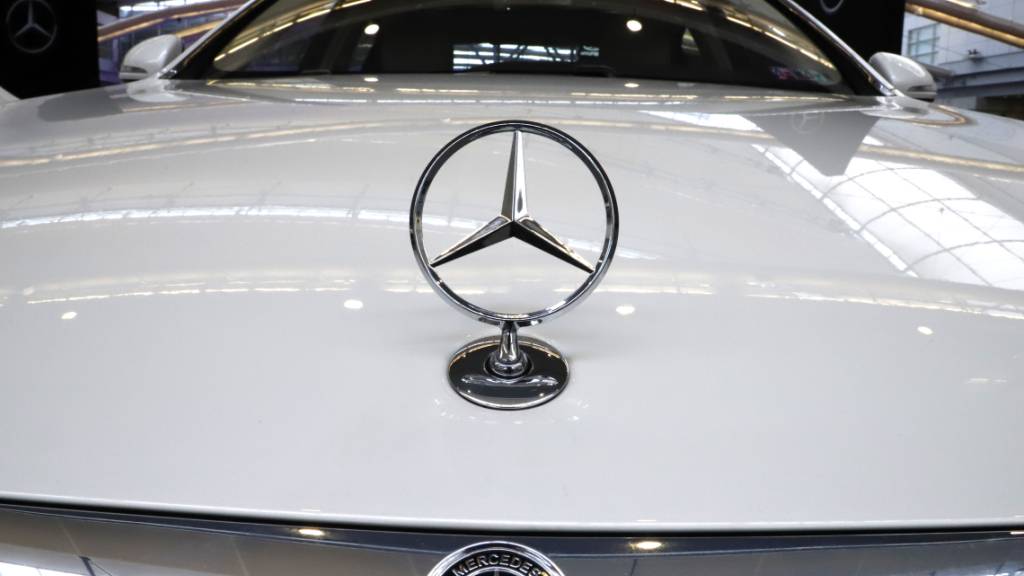 Die Coronakrise hat die Verkaufszahlen der Mercedes-Benz massiv schrumpfen lassen. (Archivbild)