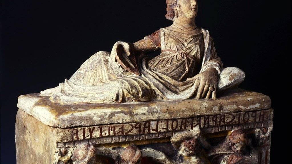 Ein Exponat aus der Etrusker-Ausstellung im Museum Allerheiligen in Schaffhausen: Asche-Urne der Larthi Carnei Athl, 3. Jahrhundert vor Christus. (zVg)