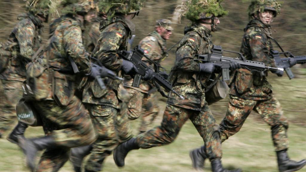 ARCHIV - «Es mangelt an Material vom Großgerät bis hin zu Ersatzteilen. Durch die Abgabe an die Ukraine ist der Mangel noch größer geworden», stellt die Wehrbeauftragte Eva Högl fest. Foto: Frank May/dpa