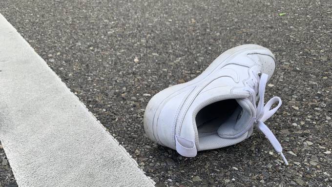 Darum liegen immer wieder einzelne Schuhe auf der Autobahn