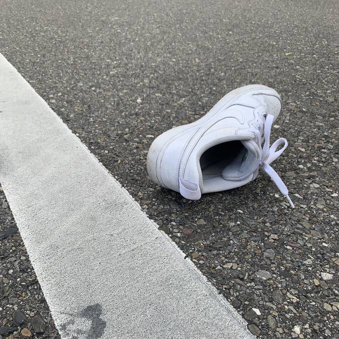 Darum liegen immer wieder einzelne Schuhe auf der Autobahn