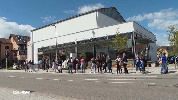 Schweizer shoppen nach monatelangem Verbot wieder in Konstanz