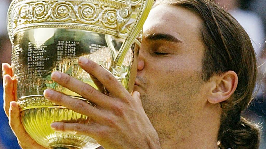 So kennt man Roger Federer: als Champion. Er weist aber auf dem Tennisplatz noch ganz andere Qualitäten auf