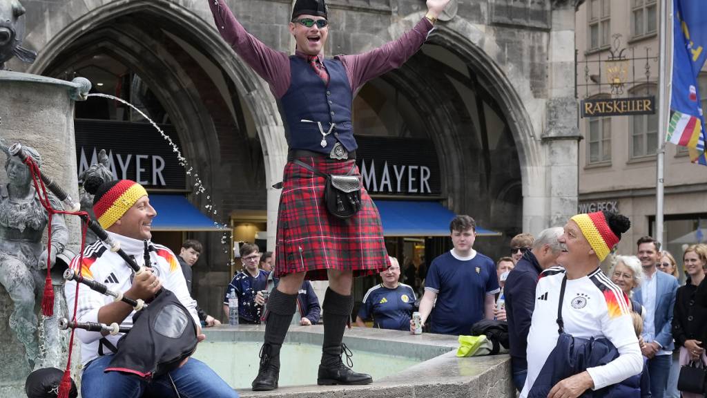 Wird auch an der WM in den USA erlaubt sein: schottische Fans in ihren traditionellen Kilts
