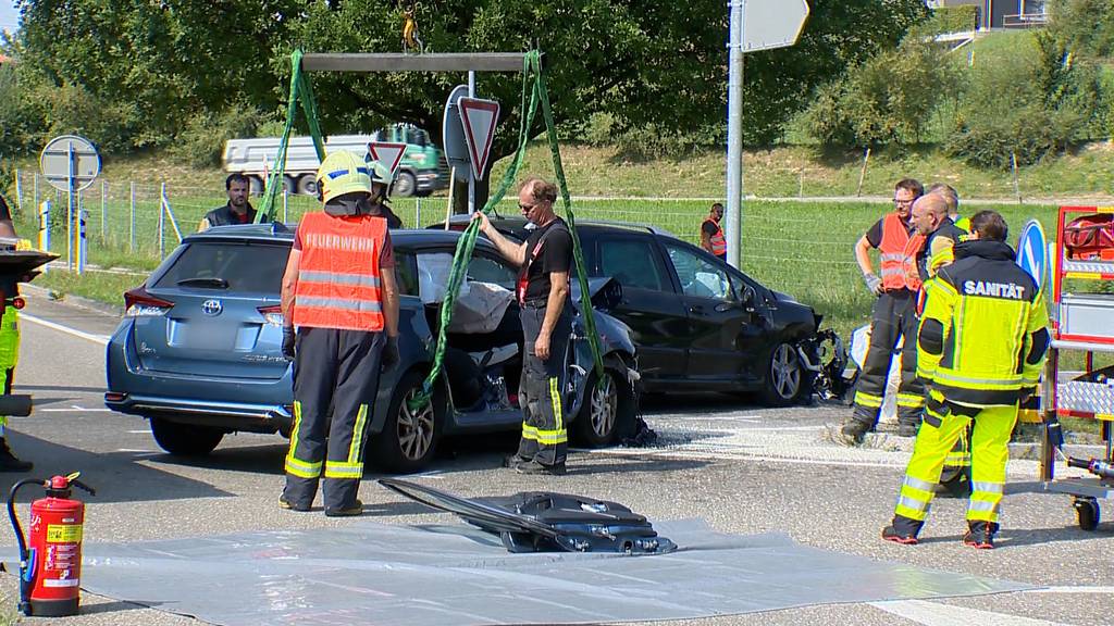Bei Abbiegmanöver: Zwei Autos kollidieren in Mörschwil (SG) – 78-Jährige im Fahrzeug eingeklemmt