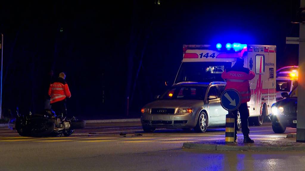 Auto und Töff kollidieren auf der Überlandstrasse