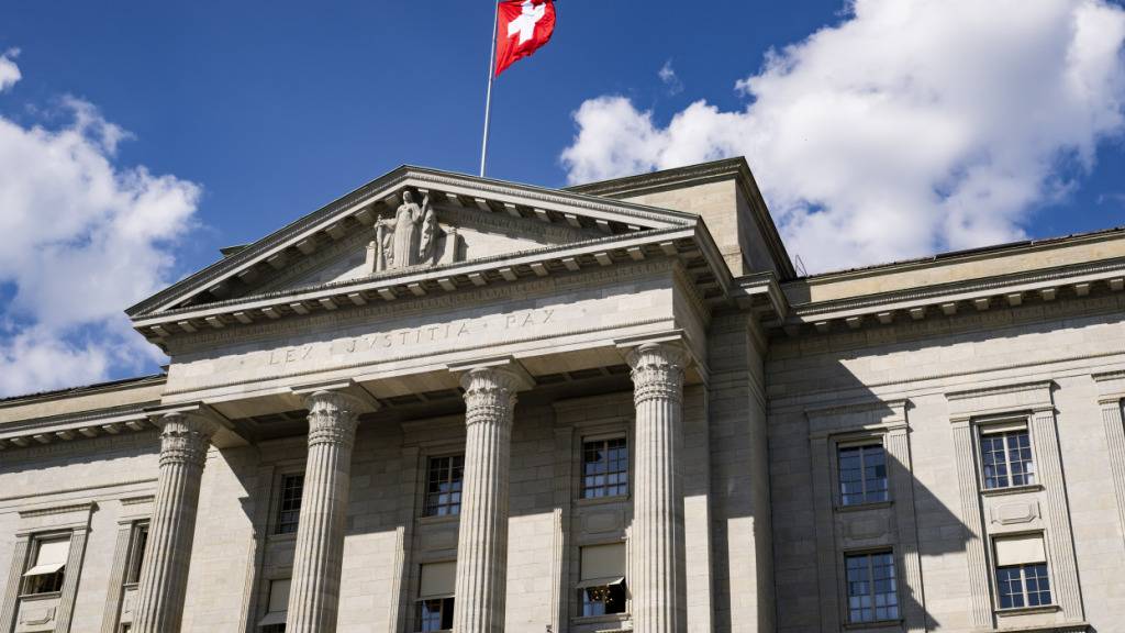 Das Bundesgericht hat die Beschwerde eines wegen Waffenhandels beschuldigten Mannes abgewiesen. (Archivbild)