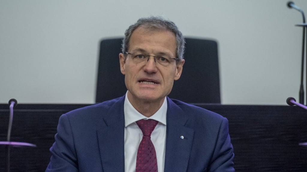 Der Luzerner Finanzdirektor Reto Wyss (Mitte) prognostiziert für den Kanton einen grossen Ertragsüberschuss. (Archivaufnahme)