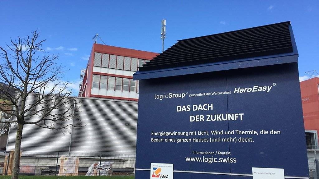 Wind, Thermik, Wärme und Sonne liefern Energie in den neuen Ziegelmodulen auf dem Musterdach, das auf dem Gelände der Hochschule Luzern in Horw steht.