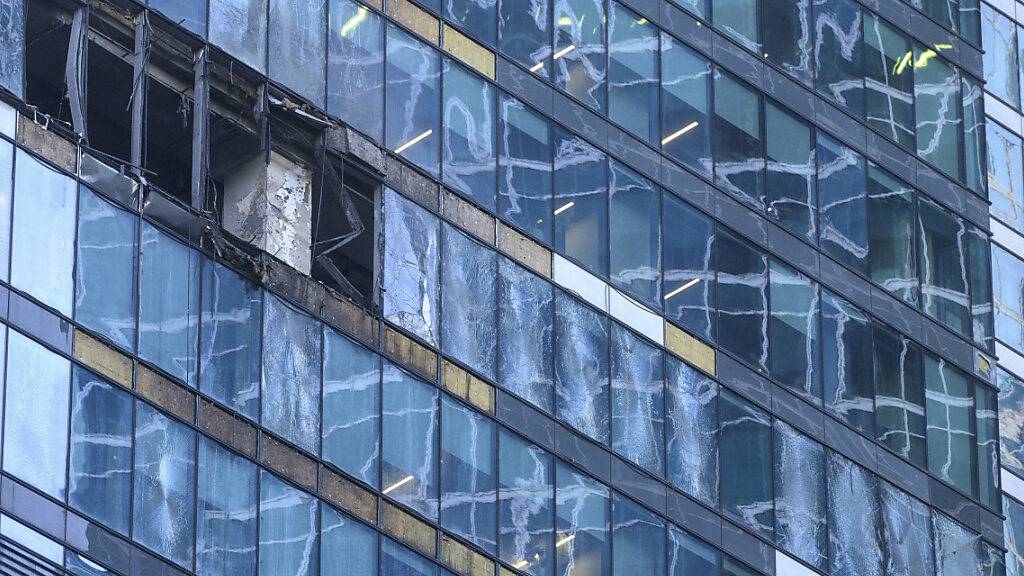 Ein Gebäude im Geschäftsviertel «Moscow City» ist nach einem Drohnenangriff zerstört. Foto: Uncredited/AP