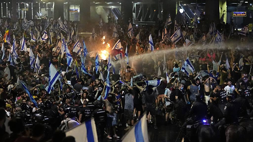 Gegner der Reform haben wochenlang im ganzen Land zu Protesten aufgerufen. Foto: Ariel Schalit/AP