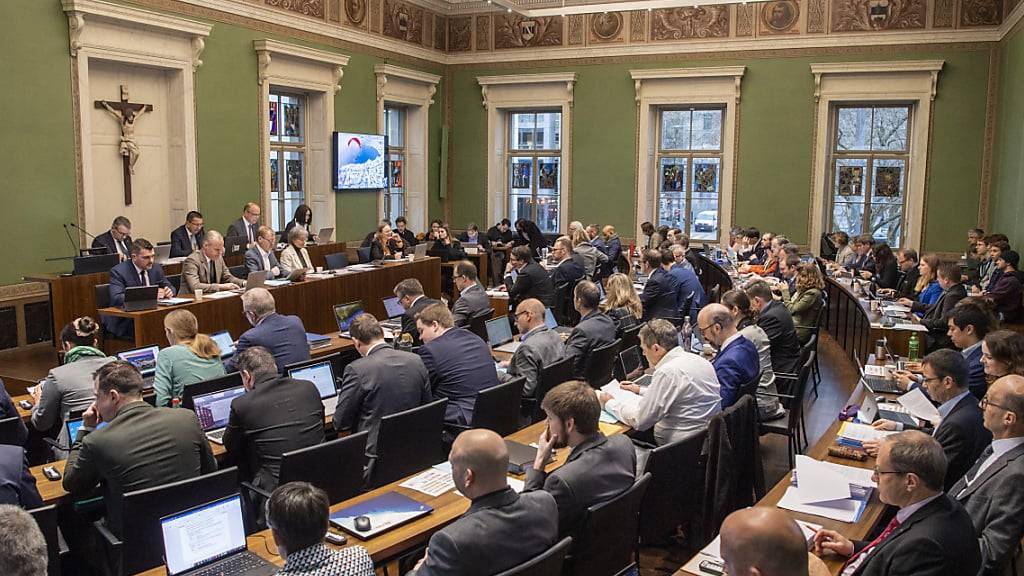 Das Zuger Kantonsparlament debattierte am Donnerstag über die Löhne von öffentlichen Angestellten. (Archivbild)