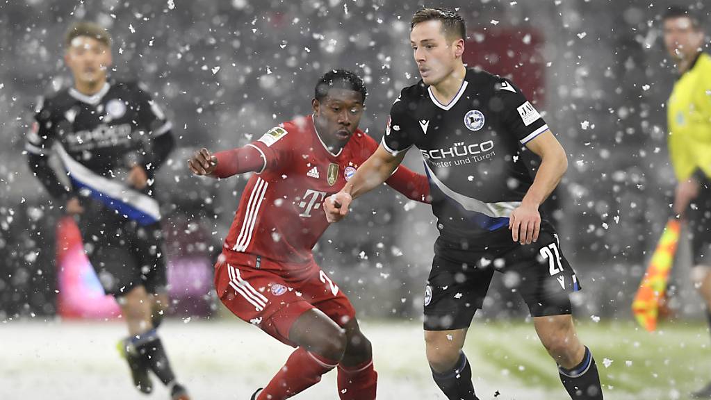 Im dichten Schneetreiben findet Klub-Weltmeister Bayern München den Tritt in der Bundesliga nicht wirklich wieder