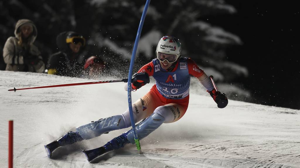 Shiffrin gewinnt Nacht-Slalom ‒ Gisin und Rast in Top 6