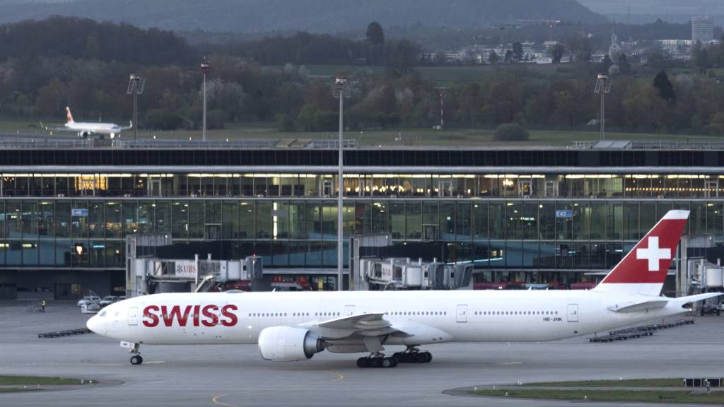 Nach dem ungeplanten Zwischenstopp in Almaty landete die Swiss-Maschine am Freitagmorgen um 06.45 Uhr in Zürich. (Symbolbild)
