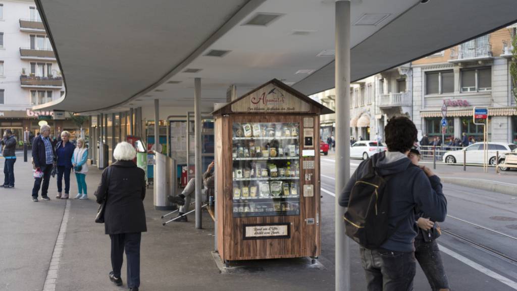 Am Albisriederplatz sei ein SVP-Kandidat für die Gemeinderatswahlen am Samstagabend angegriffen worden, hiess es von mehrheitlich bürgerlichen Parteien. (Archivbild)
