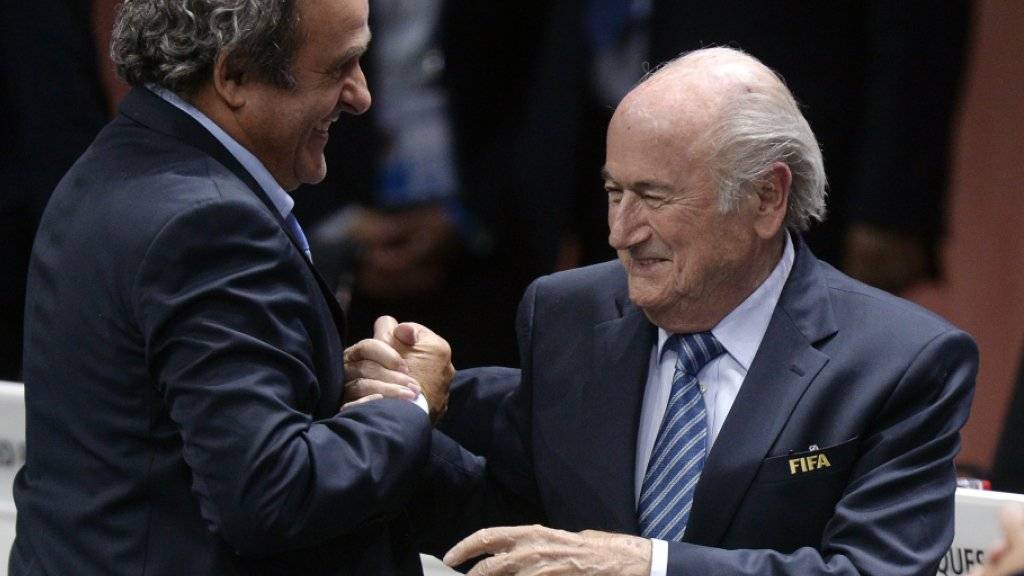 Blatter und Platini per sofort suspendiert