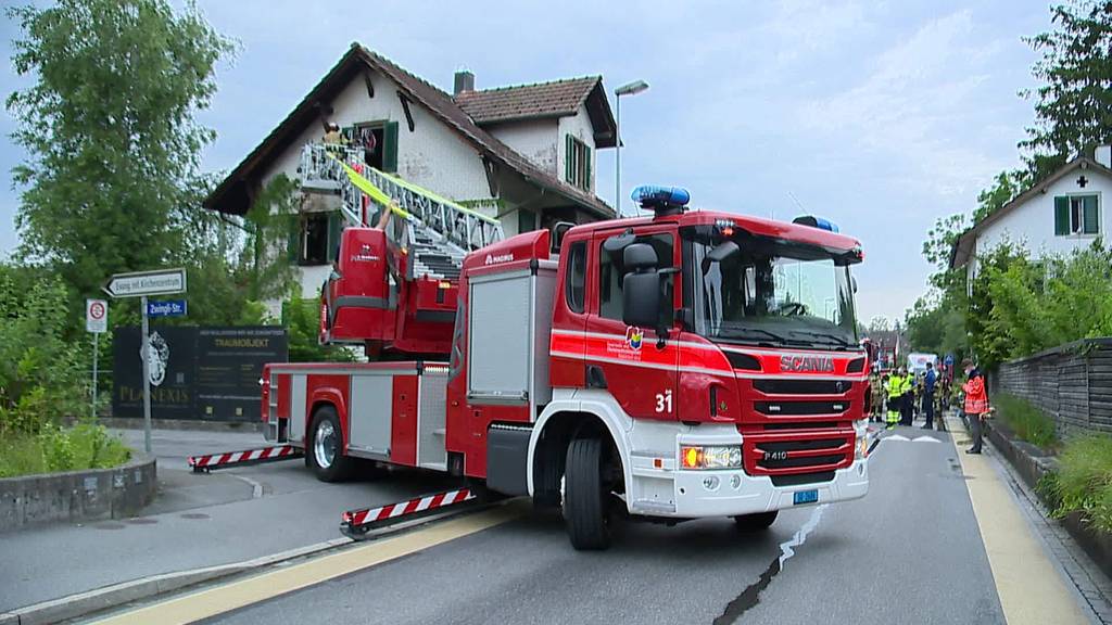 Kurznachrichten: Brand, Demo, Namenswechsel, Neugründung