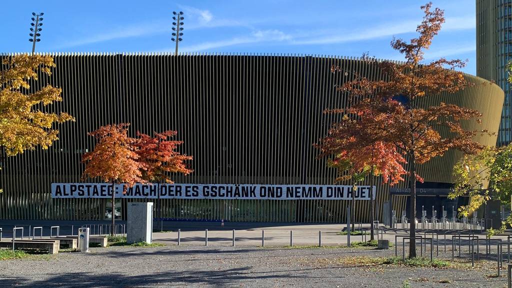 Transparent gegen Bernhard Alpstaeg: Nemm den Huet // FC Luzern