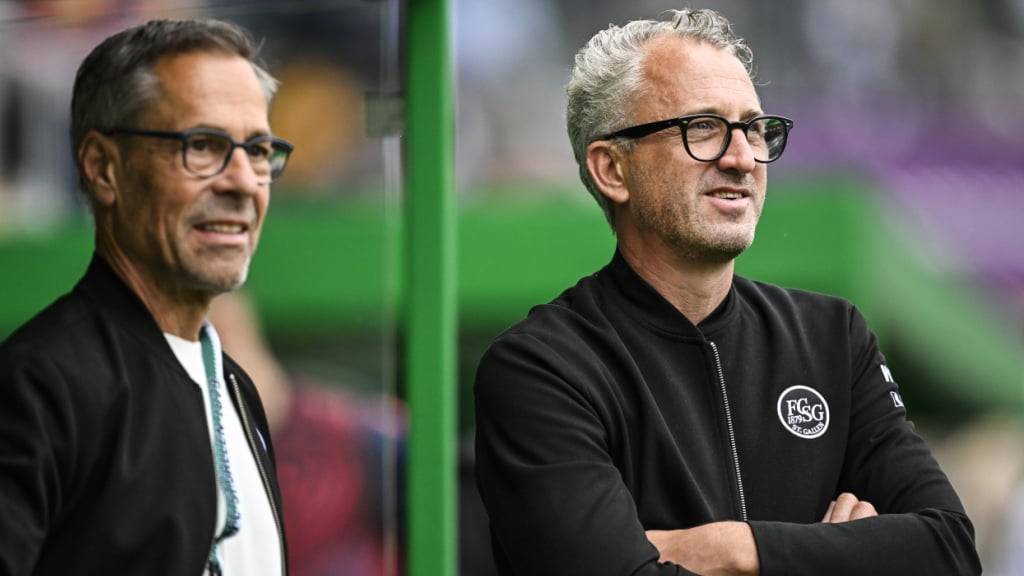 St. Gallens Präsident Matthias Hüppi vertraut weiter auf Sportchef Roger Stilz (rechts)