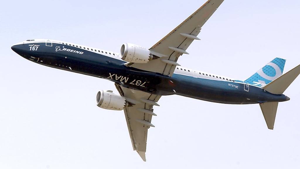 Die nach einem aufsehenerregenden Zwischenfall stillgelegten Flugzeuge des Typs Boeing 737-9 Max werden bald wieder in die Luft steigen dürfen. (Archivbild)
