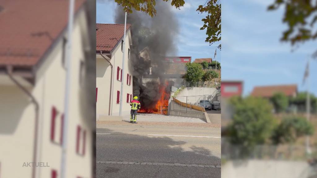 Wohnungen unbewohnbar: Tiefgaragenbrand in Herznach wohl wegen Akku von E-Trotti ausgebrochen